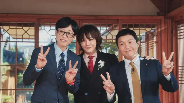 G-Dragon atau GD dalam acara You Quiz on the Block yvN. (Instagram/ youquizontheblock)