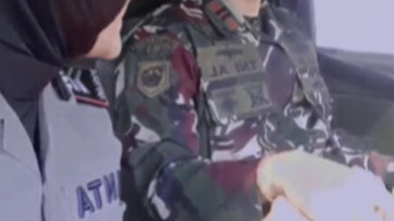 Suami Perwira Marinir Istri Bintara Polisi, Begini Momen Pasutri Berangkat Kerja Bareng 'TNI Polri Bersatu
