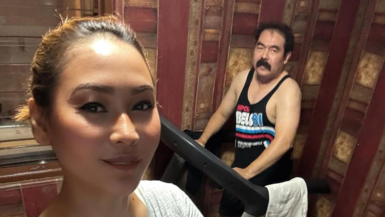 7 Potret Inul Daratista dan Adam Suseno Olahraga, Ada Hal Mengejutkan yang Bikin Netizen Salah Fokus