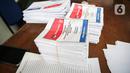Surat suara DPRD Provinsi DKI Jakarta untuk Pemiilu 2024 yang telah dilipat di Kantor Komisi Pemilihan Umum (KPU) Jakarta Utara, Selasa (2/1/2024). (Liputan6.com/Faizal Fanani)