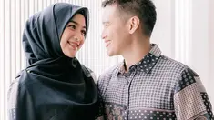 Selain momen mesra, Citra Kirana dan Rezky Aditya beberapa kali mengunggah foto berdua saat tengah memakai busana kembar. Penampilan keduanya pun kerap mendapat pujian dari warganet. Pasangan ini terlihat begitu kompak. (Liputan6.com/IG/@citraciki)