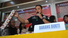 Direktorat Krimsus menggelar konferensi pers terkait kasus jajanan anak yang berkemasan mirip alat kontrasepsi (kondom) di Polda Metro Jaya, Jakarta, Kamis, (4/1/2016). (Liputan6.com/Faisal R Syam)