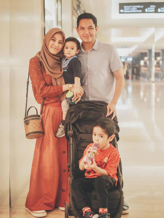 Dude Harlino dan Alyssa Soebandono Punya Waktu Khusus untuk Curhat
