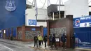 Everton seharusnya menjadi tuan rumah dalam laga ini di Goodison Park pada pukul 12.30 waktu setempat. Namun, dengan kondisi cuaca yang memburuk, klub mengumumkan melalui media sosial bahwa pertandingan tersebut tidak dapat dilaksanakan. (AP Photo/Rui Vieira)
