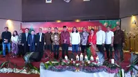 Relawan Jokowi menggelar peringatan Natal bersama. Acara dihadiri sejumlah pejabat, di antaranya Kepala Staf Kepresidenan Moeldoko, anggota Wantimpres Sidarto Danusubroto, dan Preskom BUMN PT PP Andi Gani Nena Wea. (istimewa)