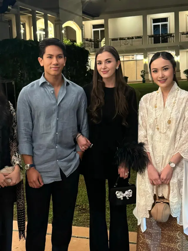 pendiri Studio Tui, Jos Vanesha Marsha dan Hani Kenisha bersama Prince Mateen dan istri