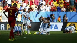 Timnas Argentina merayakan kemenangan di laga perempat final Piala Dunia 2014 atas Belgia 1-0 di Stadion Nasional Brasilia, (5/7/2014). (REUTERS/Damir Sagolj)