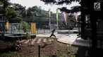 Seorang anak bermain di kawasan RPTRA Jakpro Asri Pluit, Jakarta, Rabu (4/10). Gubernur DKI Jakarta Djarot Saiful Hidayat berharap keberadaan RPTRA di Jakarta sebagai tempat penguatan karakter bangsa. (Liputan6.com/Faizal Fanani)