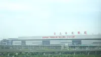 Stasiun Hongqiao, Shanghai terintegrasi dengan bandara, subway, dan stasiun bus (Liputan6.com/Isna Setyanova)
