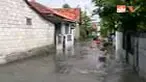 Hujan deras di Tangerang, Banten, menyebabkan puluhan rumah di Cipadu tergenang air. Banjir juga sempat mengganggu arus lalu lintas dari Kreo menuju Pondok Aren maupun sebaliknya. 
