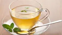 White tea memiliki kadar antioksidan yang dipercaya bisa mencegah penyakit kanker dan sebagai antivirus.