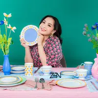 Nagita Slavina bersama produk baru ZEN Tableware, Color Theraphy (Foto Dok: ZEN Tableware).