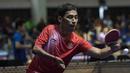 Petenis meja Indonesia, David Jacobs, berusaha mengembalikan bola saat tampil pada Asian Para Games cabang tenis meja TT 10 di Ecovention Ancol, Jakarta, Selasa (9/10/2018). (Bola.com/Vitalis Yogi Trisna)