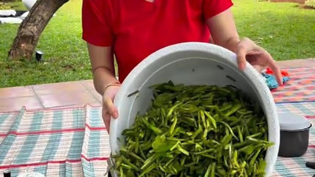 Sederet Potret Angbeen Rishi Masak Besar untuk Karyawan, dari 5 kg Jengkol - Puluhan Ikan Lele