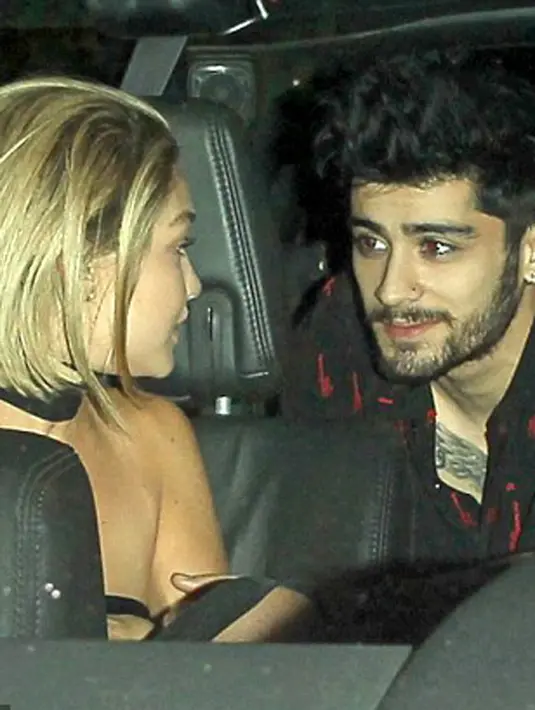 Pasangan baru, Gigi Hadid dan Zayn Malik terlihat berduaan untuk pertama kali setelah American Music Awards pada Minggu, Gigi Hadid berpindah ke Zayn Malik setelah dari Joe Jonas. Dan kedua pria tersebut memiliki kesamaan. (via dailymail.co.uk)