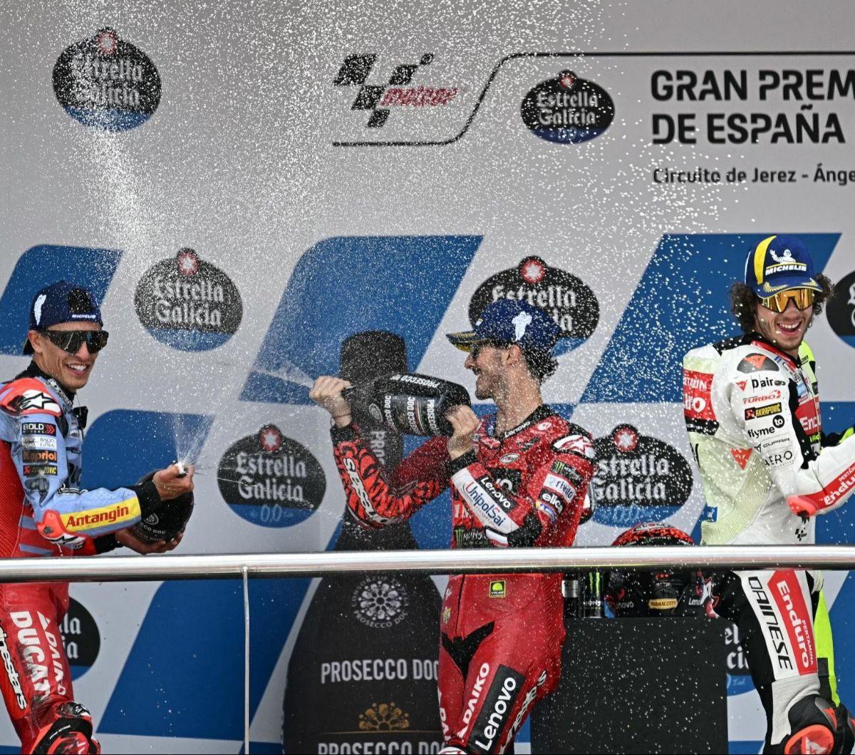Pembalap Ducati Lenovo Team, Pecco Bagnaia, berhasil memenangkan balapan MotoGP Spanyol 2024 di Sirkuit Jerez. Di posisi kedua diikuti pembalap Gresini Racing, Marc Marquez dan di posisi ketiga pembalap Pertamina Enduro VR46 Racing Team, Marco Bezzecchi. 