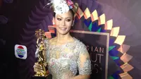 Inul Daratista berhasil mendapat penghargaan sebagai penyanyi solo wanita paling populer dalam ajang Indonesian Dangdut Awards 2014.