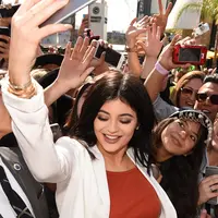 Nampaknya Kylie Jenner masih menikmati harta yang berlimpah hasil jerih payah pekerjaannya yang kini merambah dunia bisnis dan modelling. (AFP/Bintang.com)