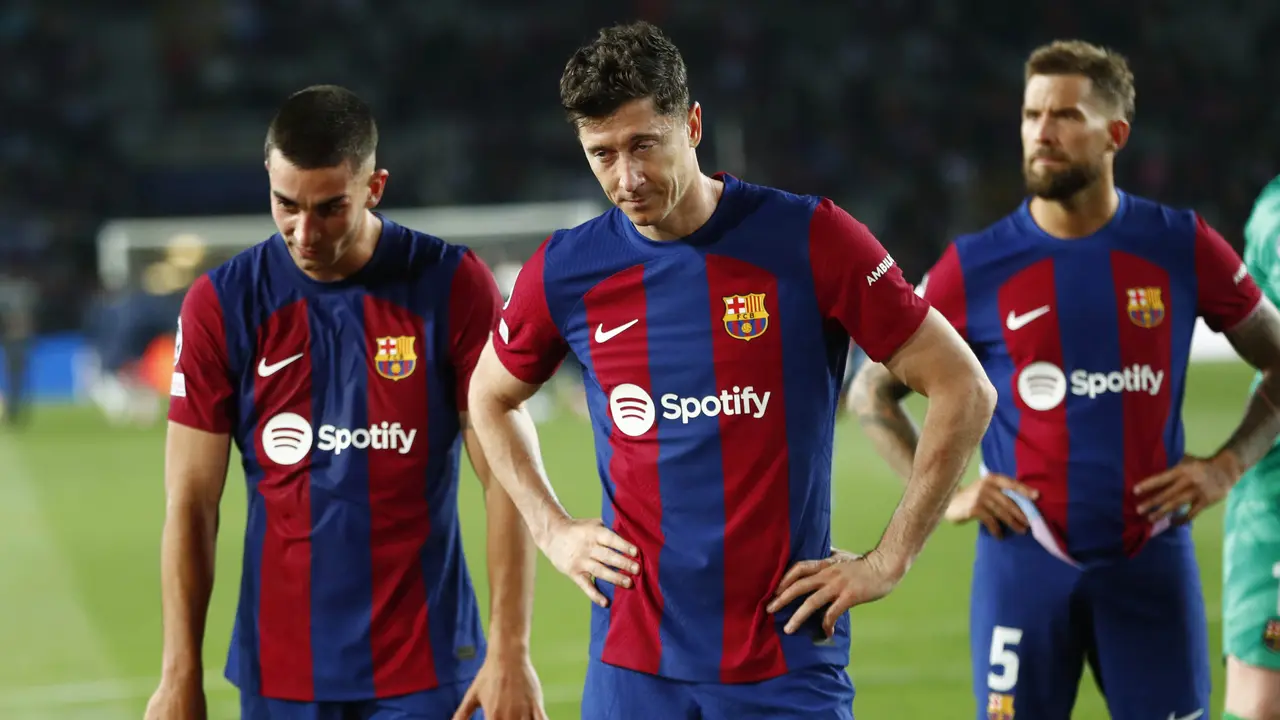 Foto: Potret Pemain PSG Berpesta Vs Wajah Kusut Skuad Barcelona