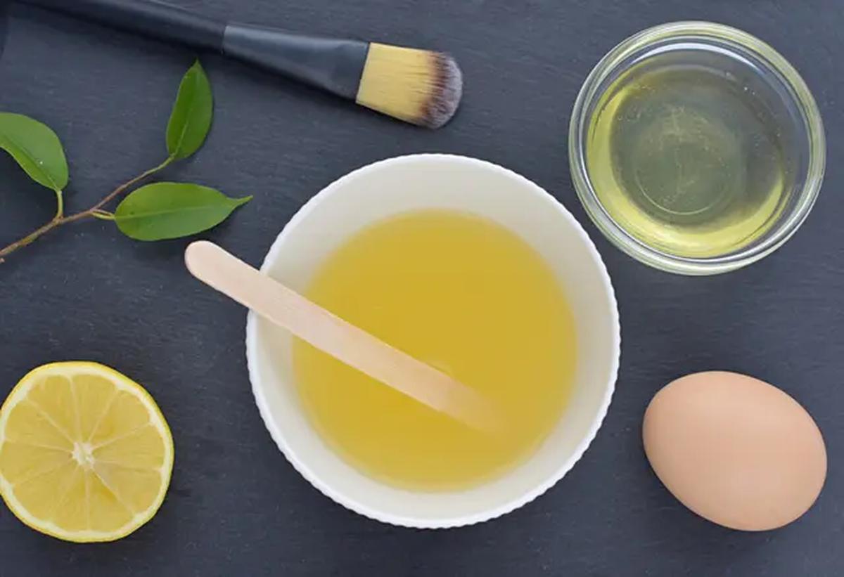 Masker putih telur untuk hilangkan komedo (c) Shutterstock