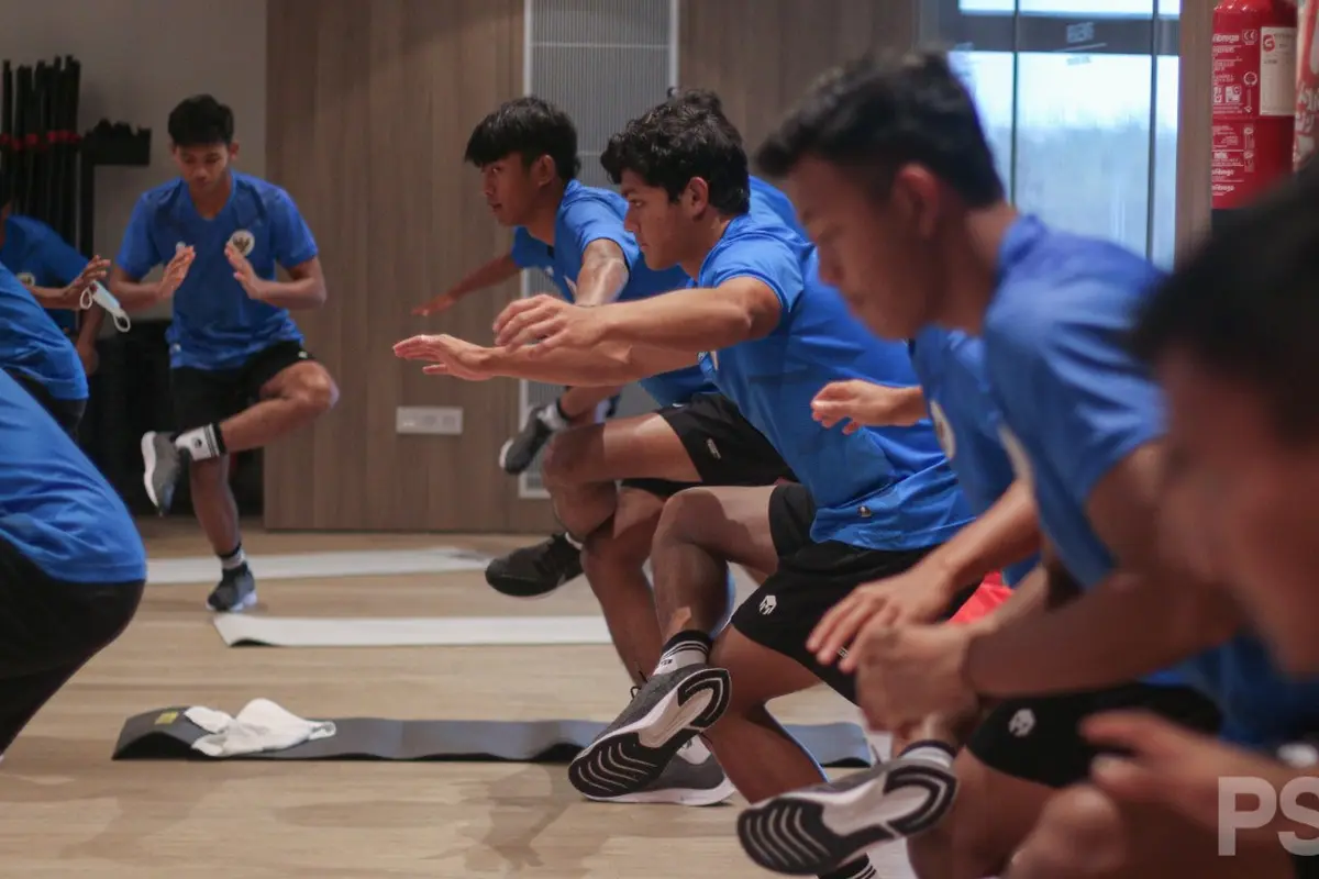 Para pemain Timnas Indonesia U-19 latihan di gym di Spanyol,  Sabtu (9/1/2021).