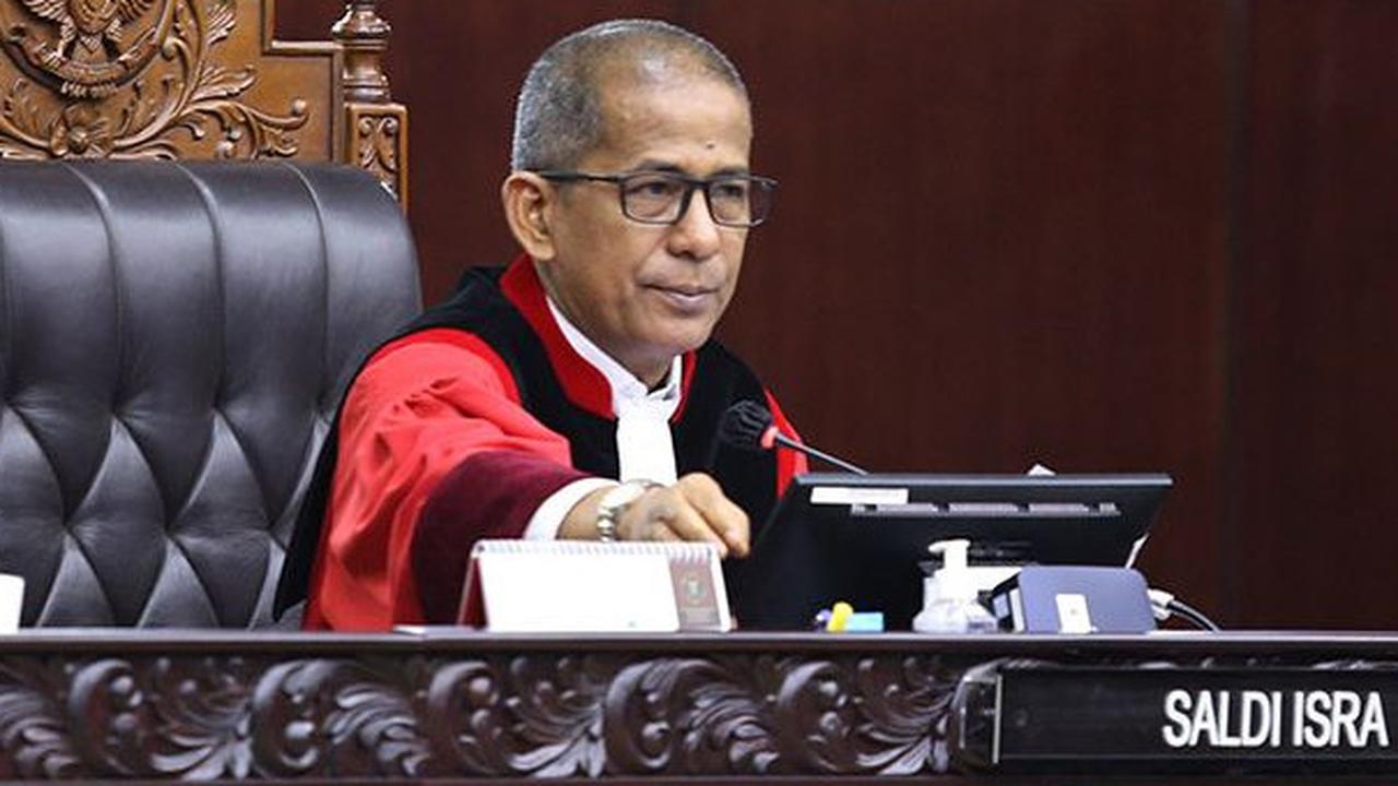 VIDEO: Nada Tinggi Saldi Isra, Tanya Kerugian UU Kepolisian Ke Dua Pemohon "Silakan Alasannya"