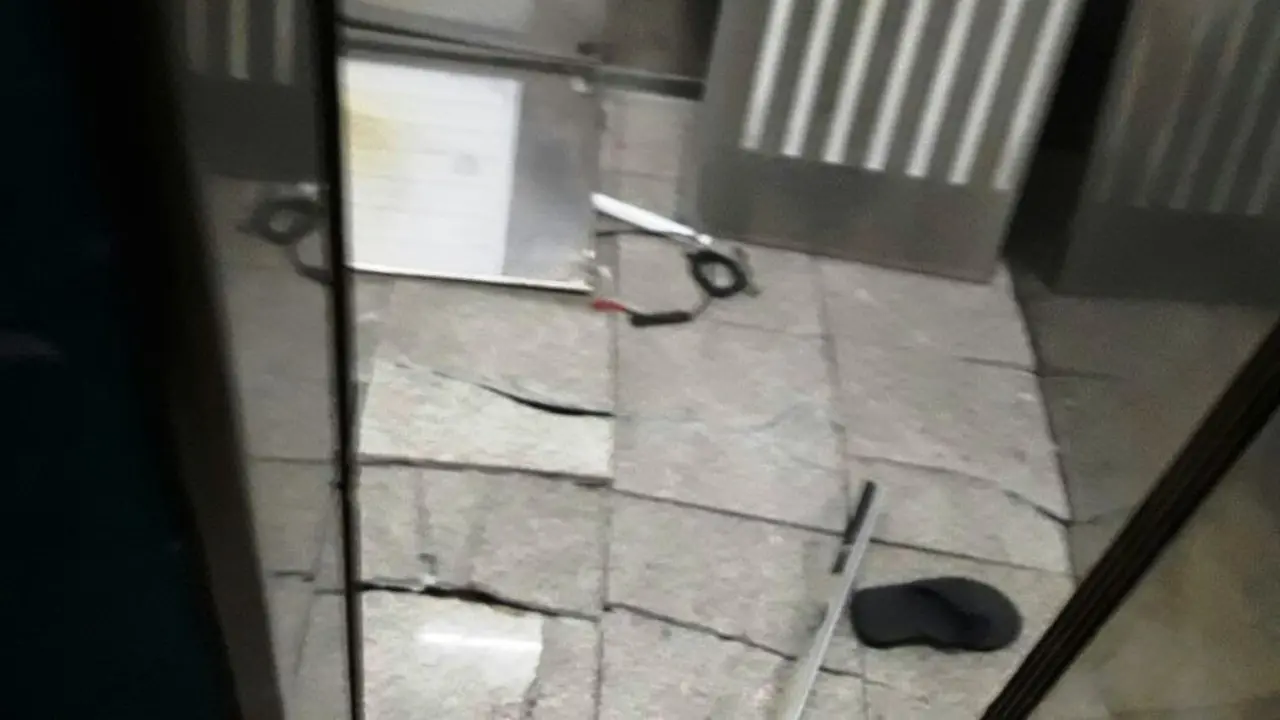 20170317-lift jatuh-jakarta-blok m square