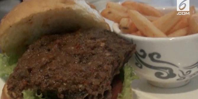 VIDEO: Inovasi Baru, Burger Konro Khas Makassar