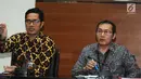 Wakil Ketua KPK Saut Situmorang (kanan) didampinggi Jubir KPK Febri Diansyah memberi keterangan terkait  kasus Bupati Malang Rendra Kresna di Gedung KPK, Jakarta, Kamis (11/10). (Merdeka.com/Dwi Narwoko)