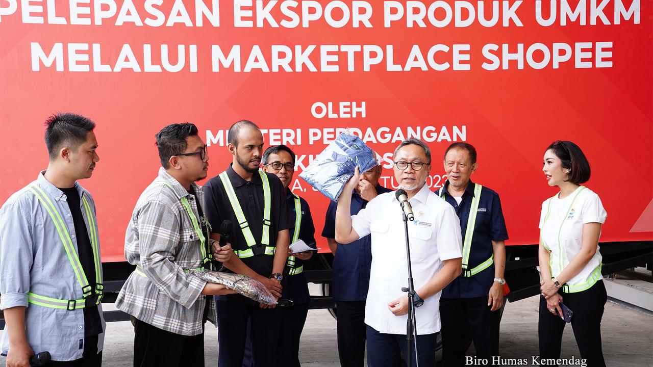 Menteri Perdagangan (Mendag) Zulkifli Hasan (Zulhas) meresmikan Gudang Ekspor Shopee di Jakarta, Rabu, (28/8/2023). (Dok Kemendag)