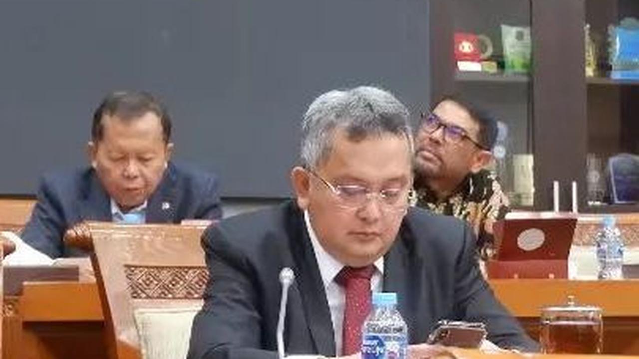 VIDEO: Trimed PDIP soal Netralitas: Kapolri Dulu Ajudan, Sekarang Anak Presiden Jadi Cawapres