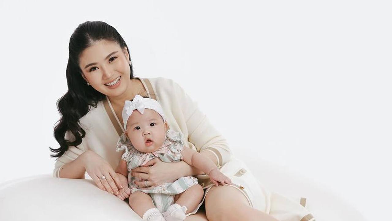 Kalau sudah begitu, menurut kamu bagaimana hasil foto-foto family potret Valencia dan Jessica Tanoe kali ini?