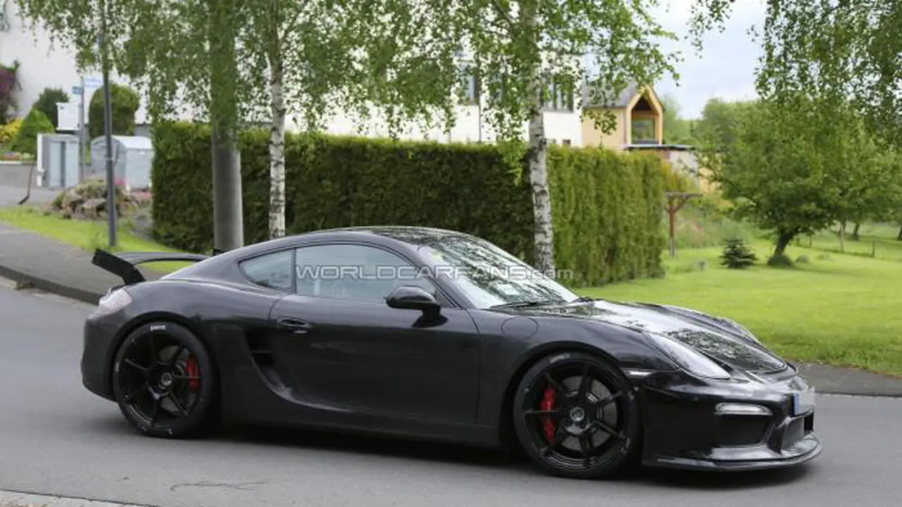 Mesin Porsche Cayman GT4 Semburkan Tenaga 450 PS
