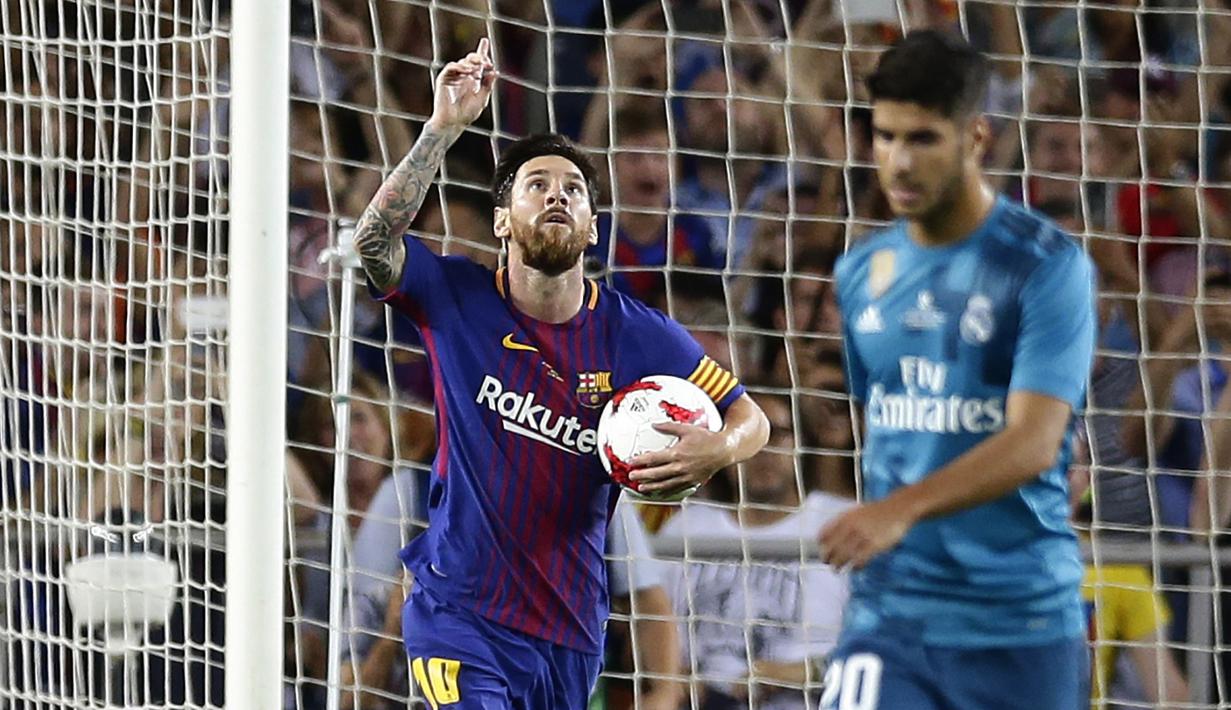 Ekspresi pemain FC Barcelona, Lionel Messi usai membobol gawang Real Madrid pada laga Supercup Spanyol di Camp Nou stadium, Barcelona, (13/8/2017). (AP/Manu Fernandez)