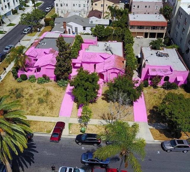 Sedikitnya, ada tiga rumah dengan nuansa serba pink | Copyright by instagram.com/@karakassuba 