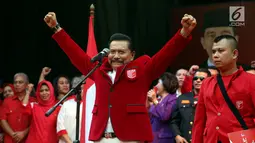 Ketua Umum PKPI, A.M Hendropriyono saat deklarasi dukungan untuk Jokowi maju di Pilpres 2019, Jakarta, Senin (12/6). Menurut Hendropriyono bangsa indonesia masih memerlukan sosok presiden Joko Widodo.  (Liputan6.com/Johan Tallo)