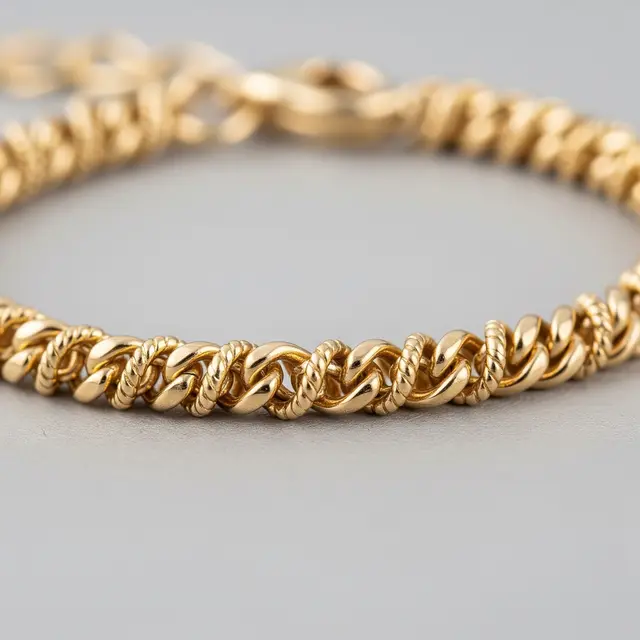 Model Gelang Emas Tipis yang Lagi Tren (Image by Gemini AI)