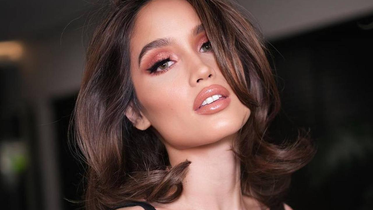 Cinta Laura, selama ini dikenal dengan pesona rambut panjangnya, kini memutuskan untuk tampil beda.