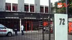 Kantor Majalah Berita (MBM) Tempo Selasa (6/7) dinihari dilempar 3 buah bom molotov, oleh orang tak dikenal. 