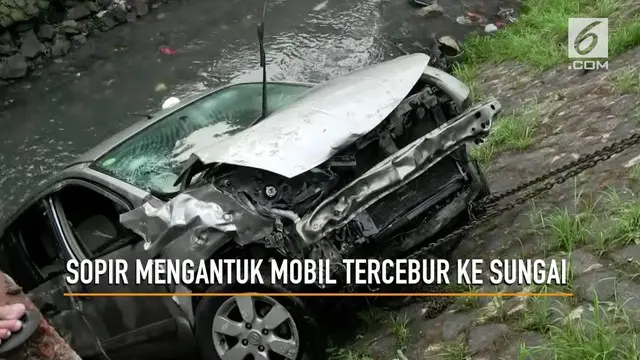 VIDEO: Sopir Ngantuk, Mobil Tercebur ke Sungai