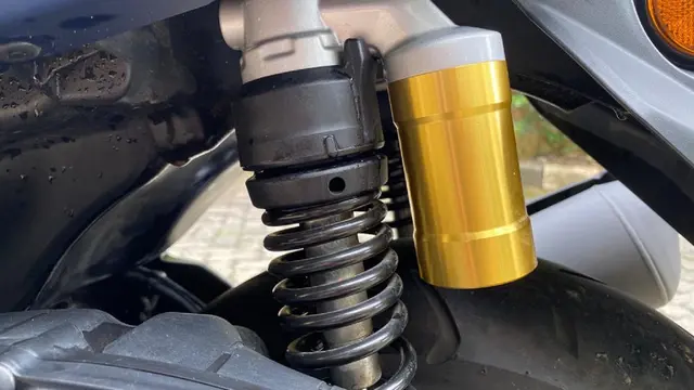 Fitur adjustable rear suspension pada All New Nmax 155 Connected/ABS. (Dok. Yamaha)