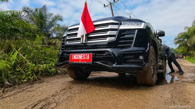 Jokowi Mendadak Cek Jalan Rusak di Labuan Batu Utara yang Sempat Viral