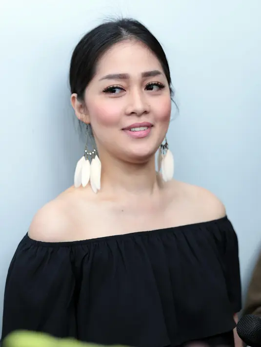 Belakangan ini Gracia kembali dikabarkan sedang hamil, namun kakak dari Gisela Cindy ini membantah saat ditemui Bintang.com di kawasan Kebon Jeruk, Jakarta Barat, Senin (12/12). (Deki Prayoga/Bintang.com)