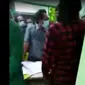 Tangkapan layar video viral jenazah di bungkus plastik di RSI Benowo Surabaya. (Istimewa)