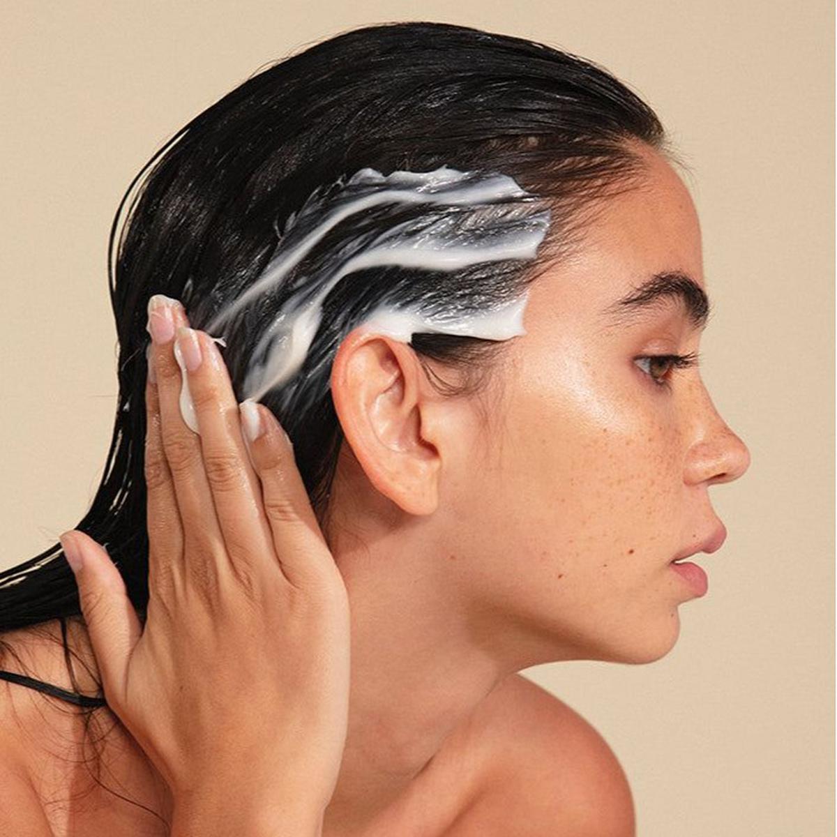 Rambut Diwarnai tapi Tetap Cantik? Ini Dia 7 Tips Alami yang Wajib Kamu Coba!