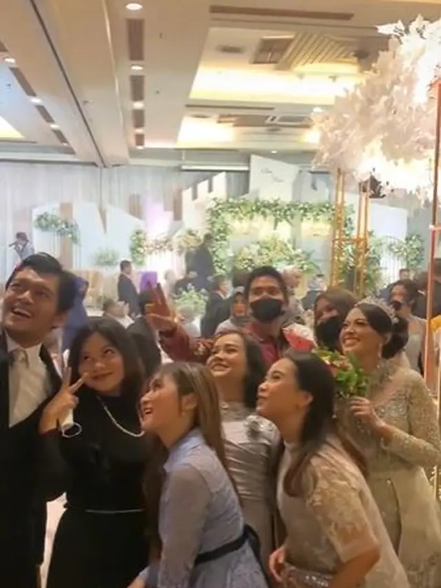 Mulai Go Public, Ini 6 Momen Kaesang Pangarep dan Erina Gudono Kondangan Bareng