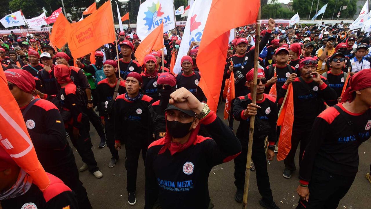 Partai Buruh Selesai Gelar Demo di DPR, Lalu Lintas Arah Slipi Masih Ditutup