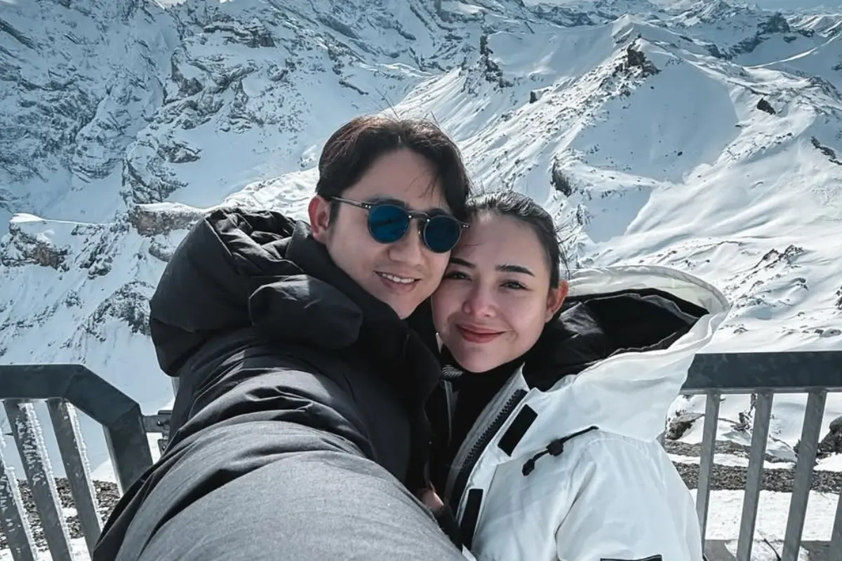 Kenny Austin dan Amanda Manopo Babymoon ke Tiga Negara Eropa dengan busana musim dingin. [@kennyauztin]