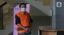 Direktur Utama PT Glori Karsa Abadi, Rahadian Azhar berjalan usai menjalani pemeriksaan pertama pasca penahanan di Gedung KPK, Jakarta, Jumat (8/5/2020). Rahadian Azhar diperiksa sebagai tersangka terkait dalam kasus suap pemberian fasilitas di Lapas Sukamiskin, Bandung. (merdeka.com/Dwi Narwoko)