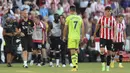 Brentford vs Manchester United 4-0. Kekalahan 4 gol tanpa balas yang terbaru terjadi pada pekan ke-2 Liga Inggris musim 2022/2023 (13/8/2022). Manchester United yang bertandang ke markas Brentford harus mengakui keunggulan tuan rumah usai kebobolan 4 gol di babak pertama, di mana dua di antaranya merupakan blunder fatal dari David De Gea. Cristiano Ronaldo yang bermain penuh tak dapat berbuat apa-apa tanpa adanya dukungan yang memadai dari lini tengah. (AP/Ian Walton)